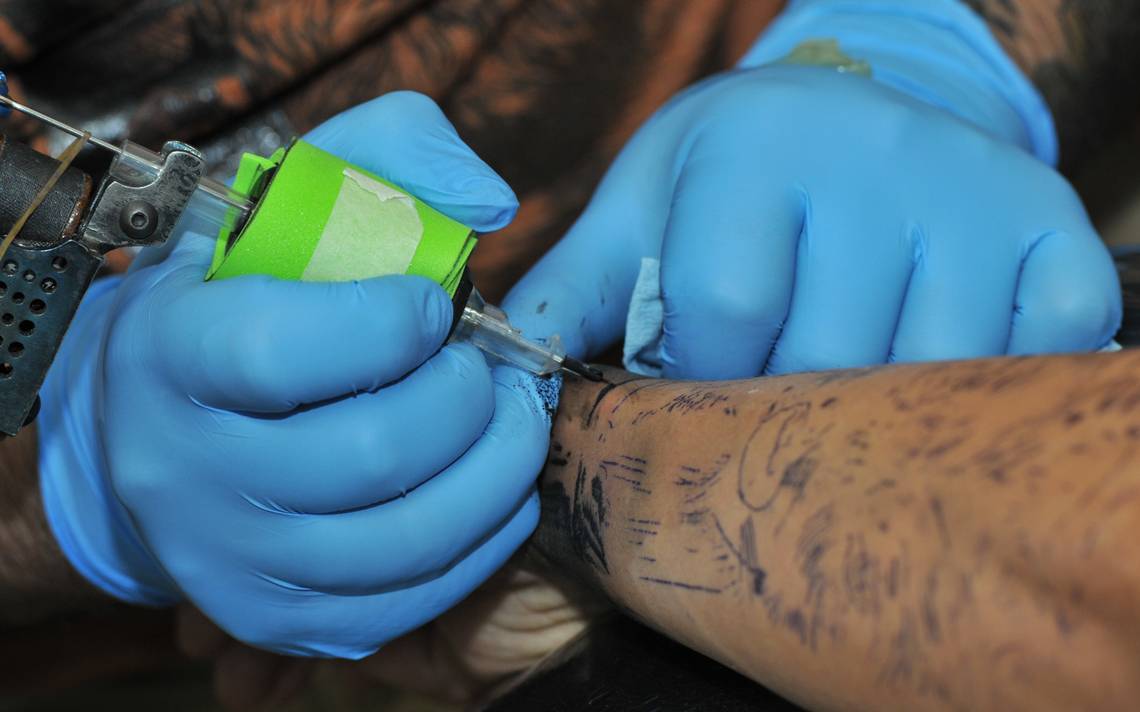 Multas A Tatuadores Sin Control Sanitario Riesgo Para La Salud El